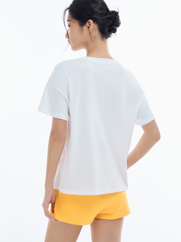 Хлопковая пижама с футболкой с яркими шортами