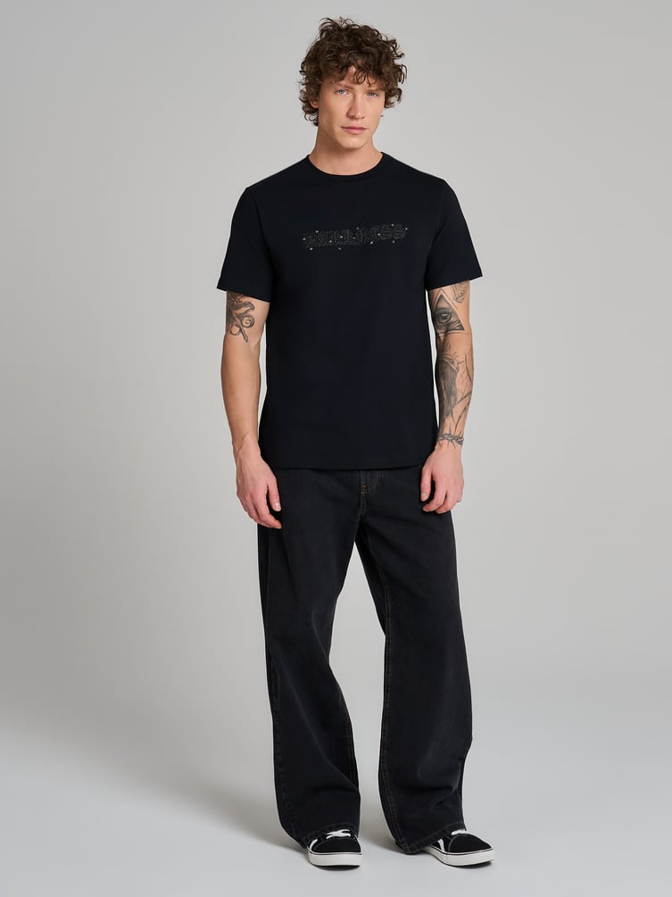 Футболка с надписью Darkness и заклепками