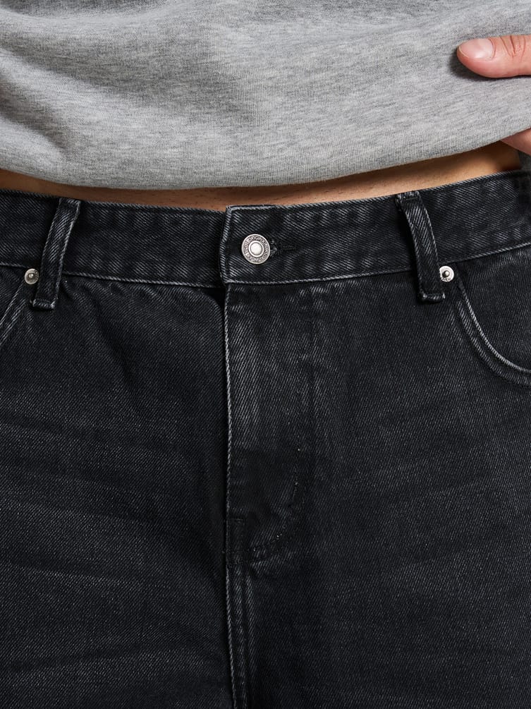 Повседневные зауженные джинсы