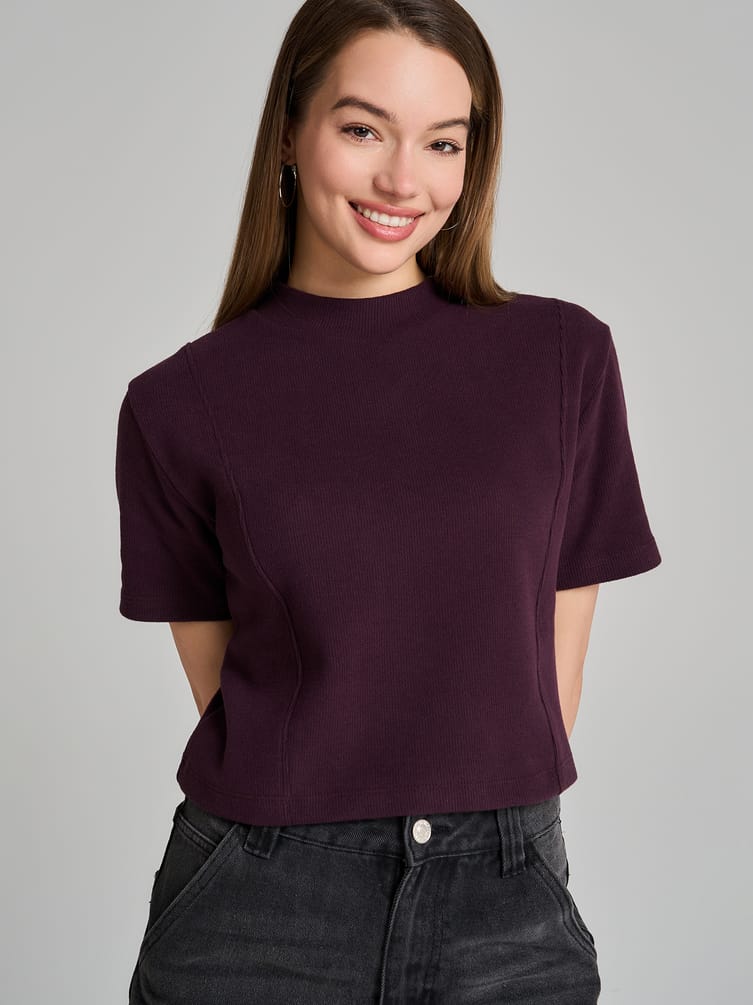 Укороченная футболка в рубчик