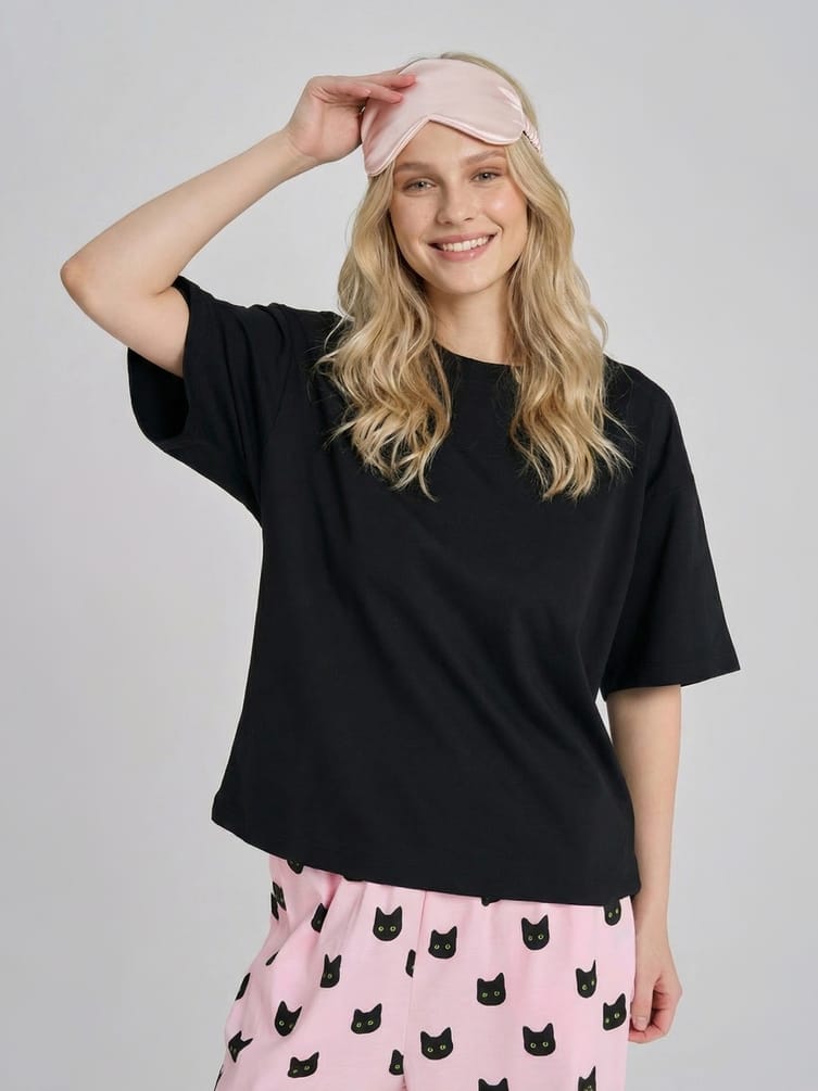 Пижама с принтом кошек и брюками