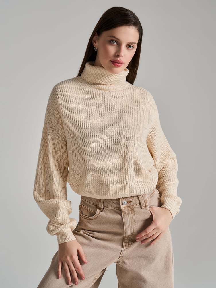 Свитер вязаный с высоким горлом