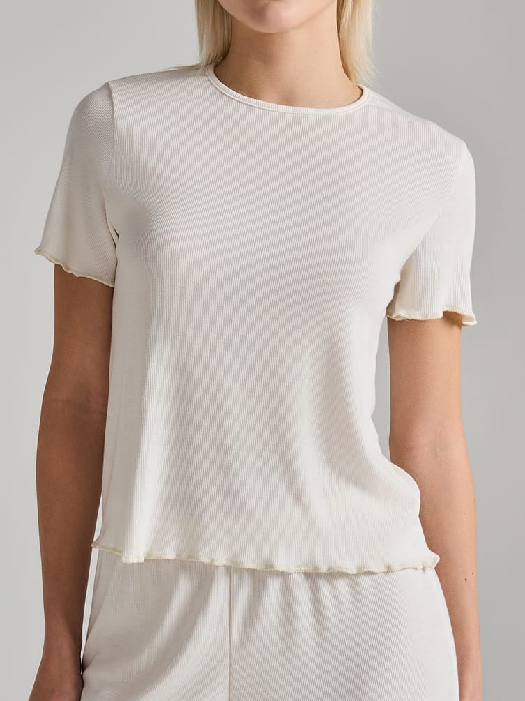 Пижама в рубчик с футболкой и шортами