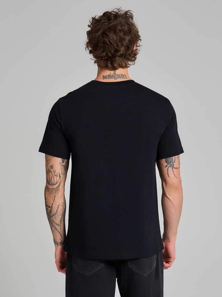 Футболка с надписью Darkness и заклепками