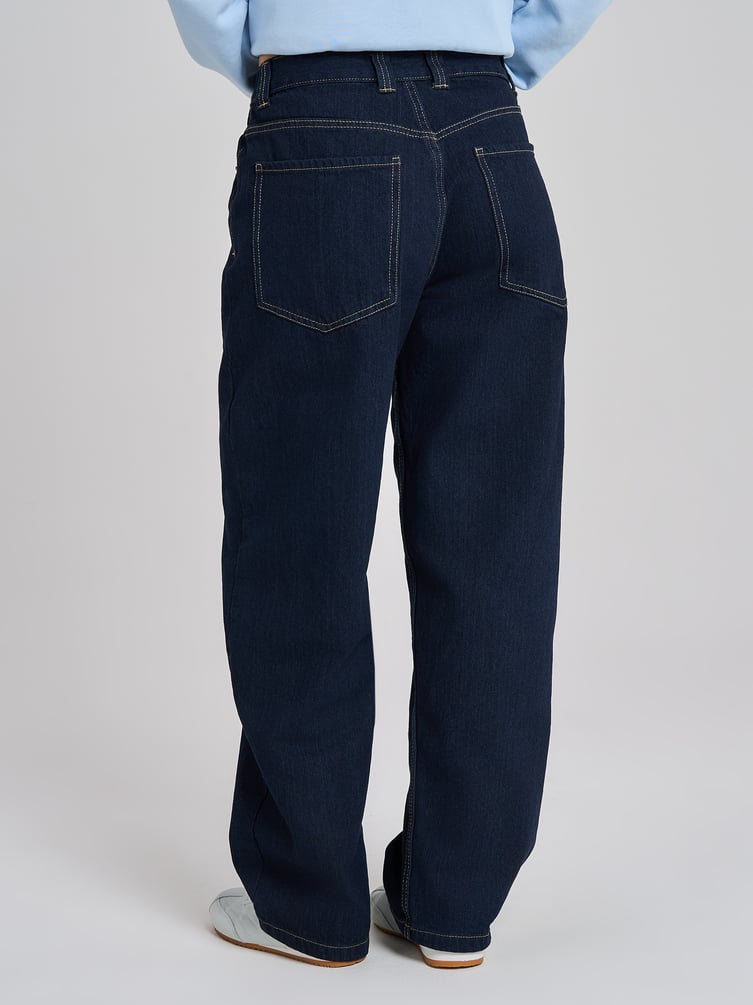 Джинсы баллоны со средней посадкой