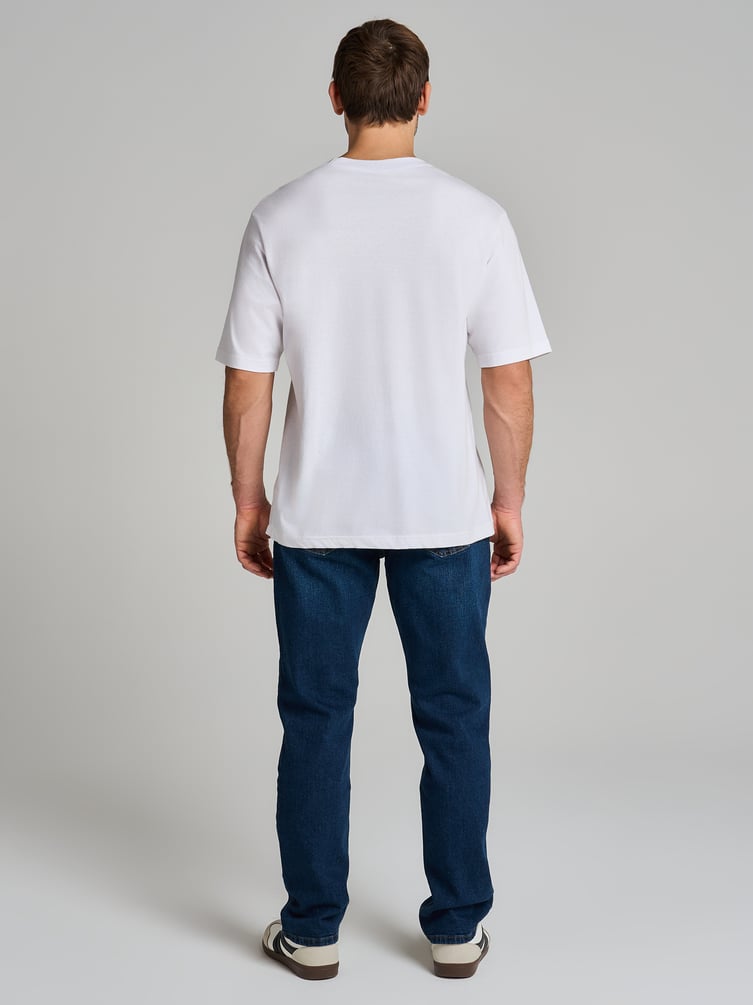 Классические прямые джинсы