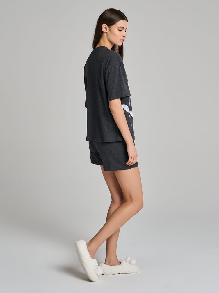 Пижама с футболкой и шортами