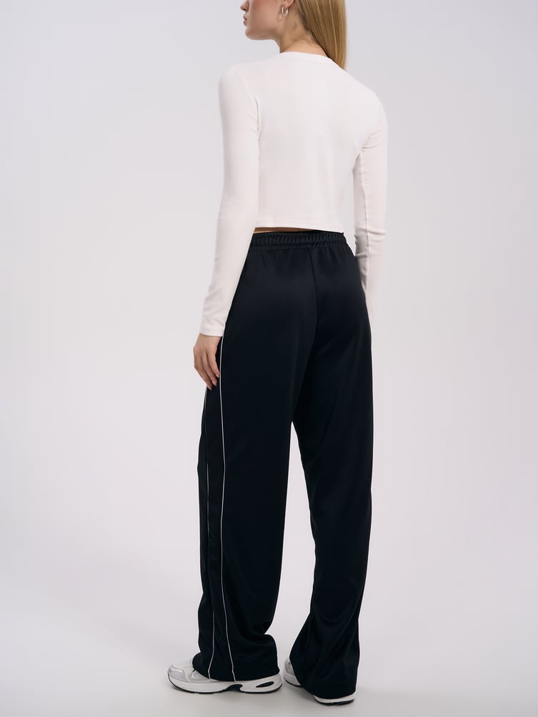 Спортивные брюки с лампасами