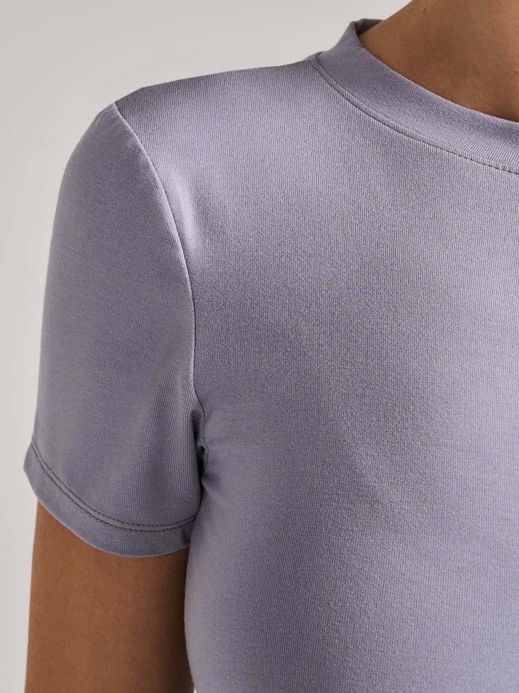 Футболка приталенная из вискозы