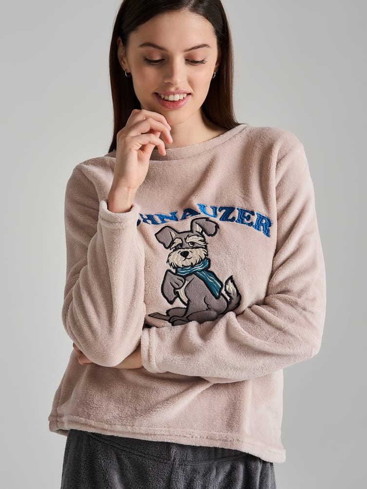 Плюшевая пижама с вышивкой и брюками