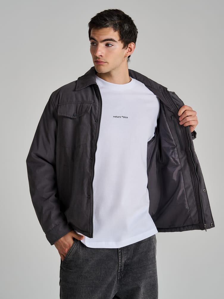 Футболка с принтом программного кода на спине