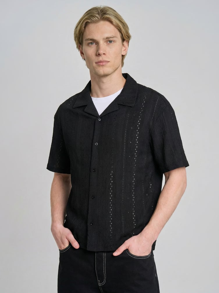 Рубашка с коротким рукавом и вышивкой шитьем