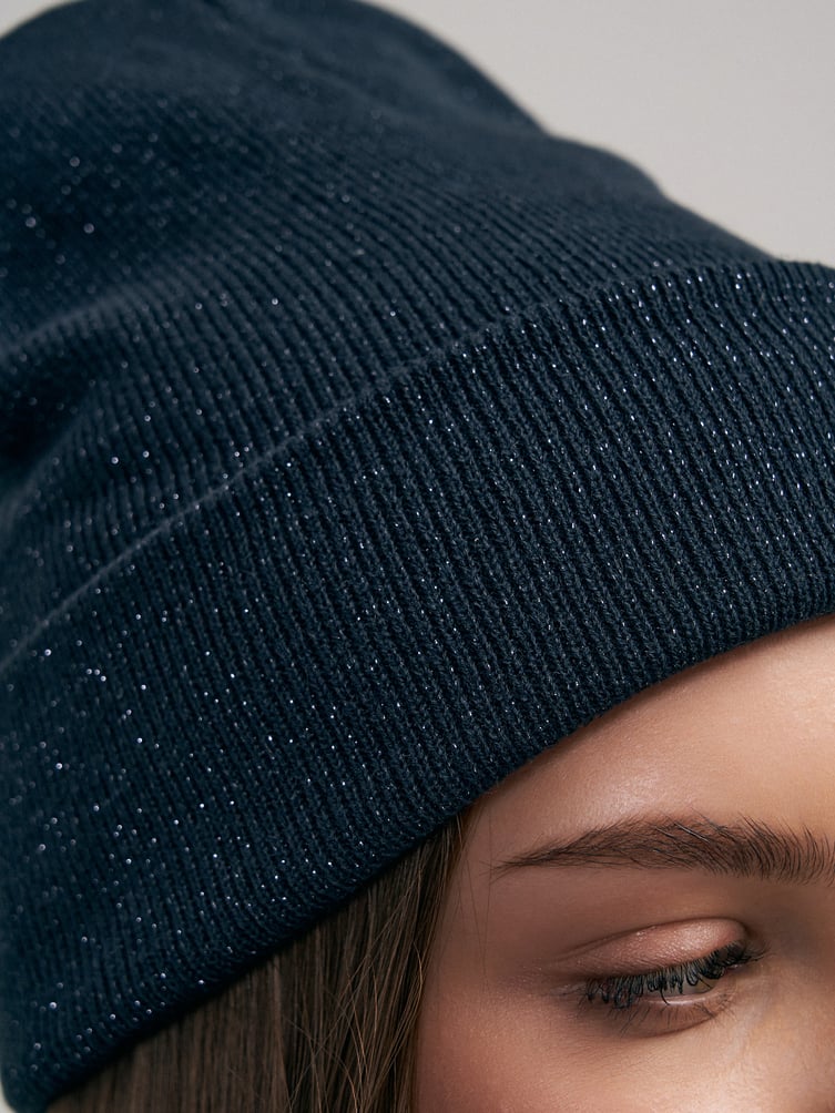 Вязаная шапка бини с люрексом