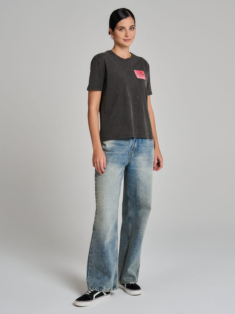 Футболка с вареным эффектом и принтом