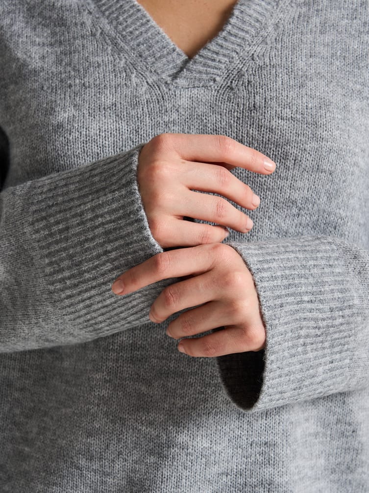 Вязаный пуловер с воротником