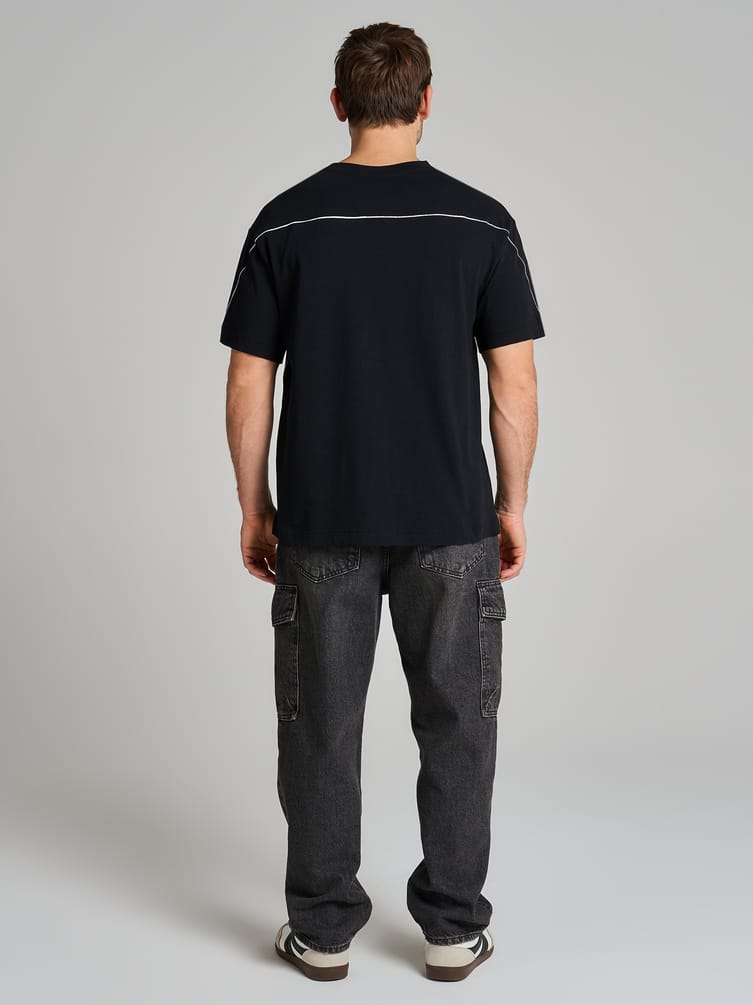 Футболка с надписью Confident