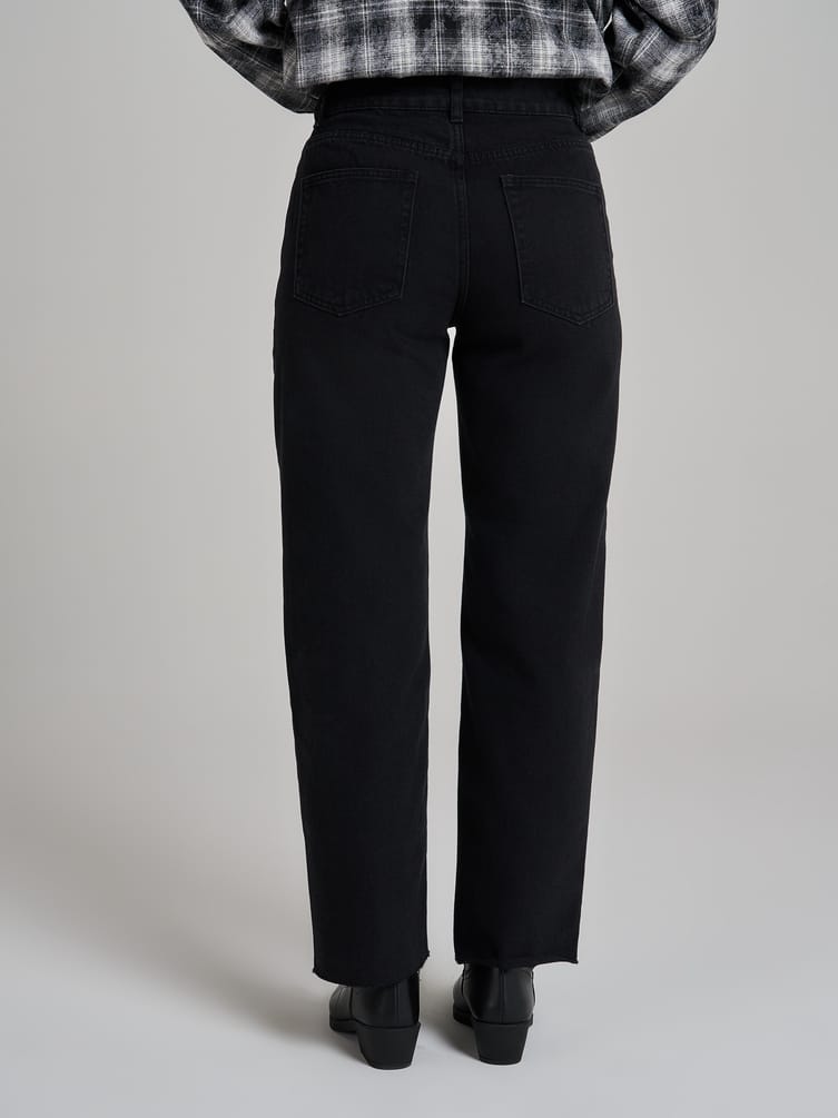 Джинсы зауженные с необработанными краями