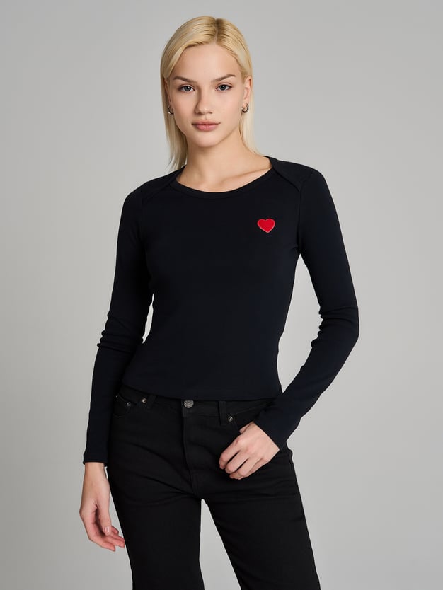 Лонгслив с нашивкой сердце