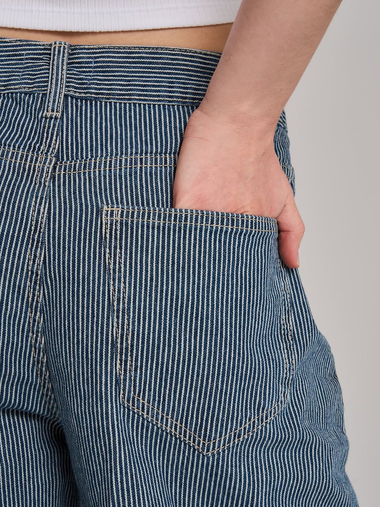 Джинсы широкие с вареным эффектом