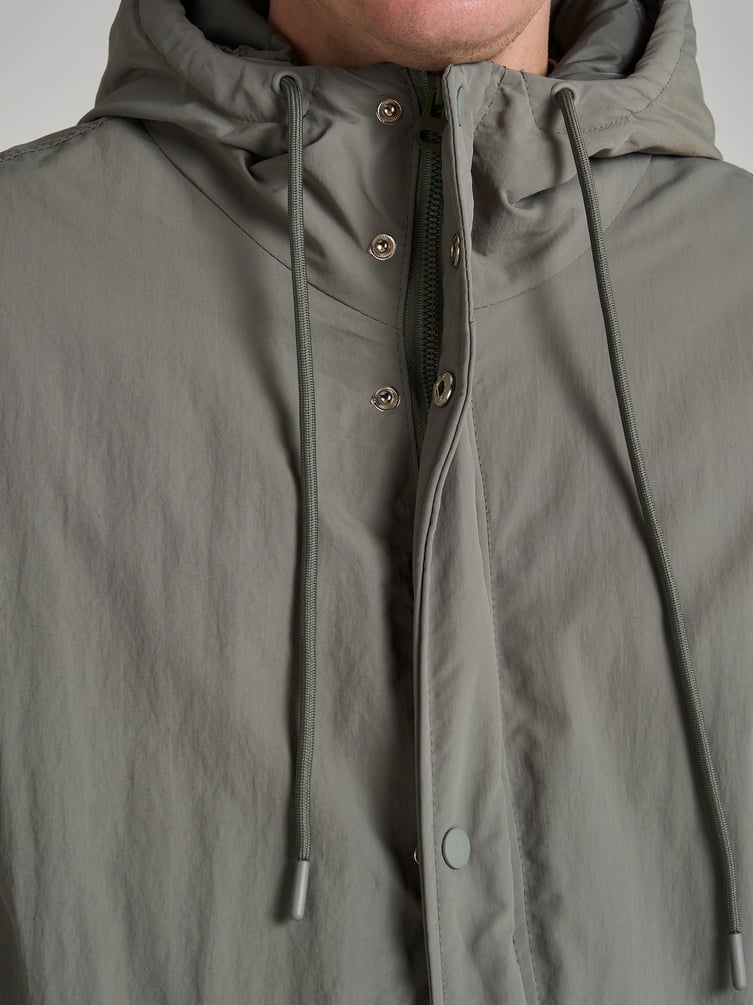 Куртка демисезонная с капюшоном