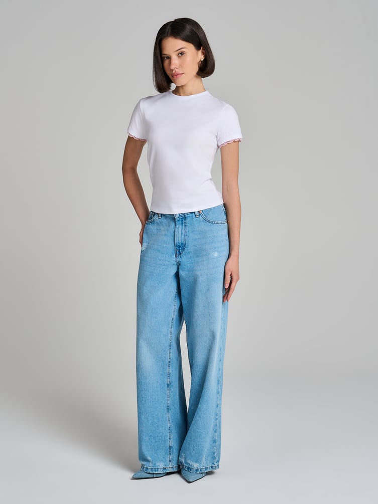 Короткая футболка с кружевом