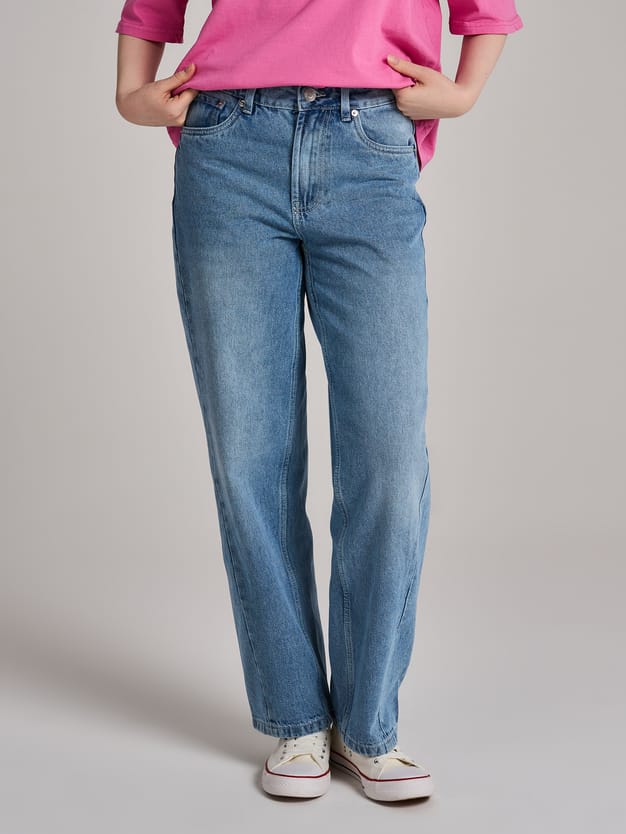 Джинсы прямые со смещенными боковыми швами