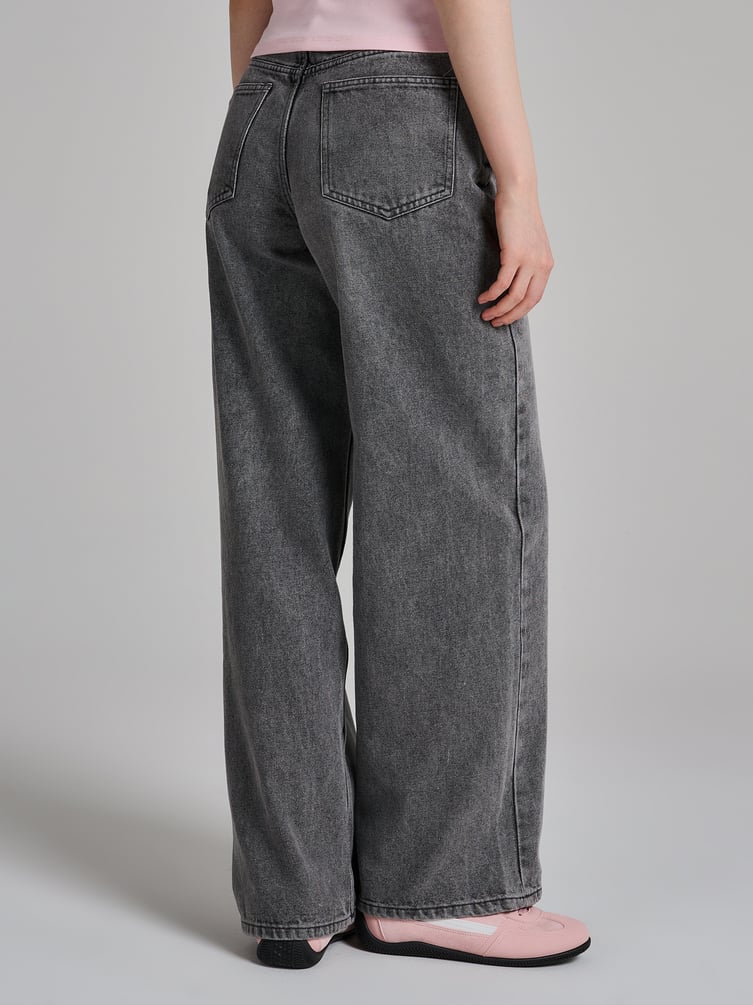 Джинсы широкие с асимметричной застежкой