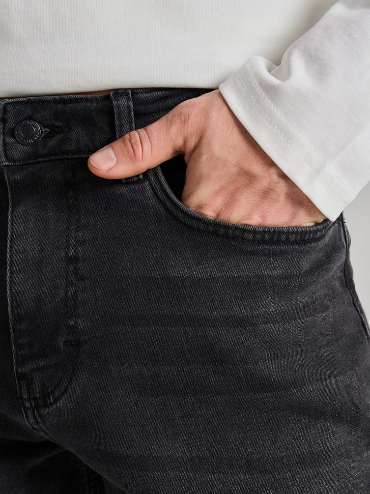 Классические прямые джинсы