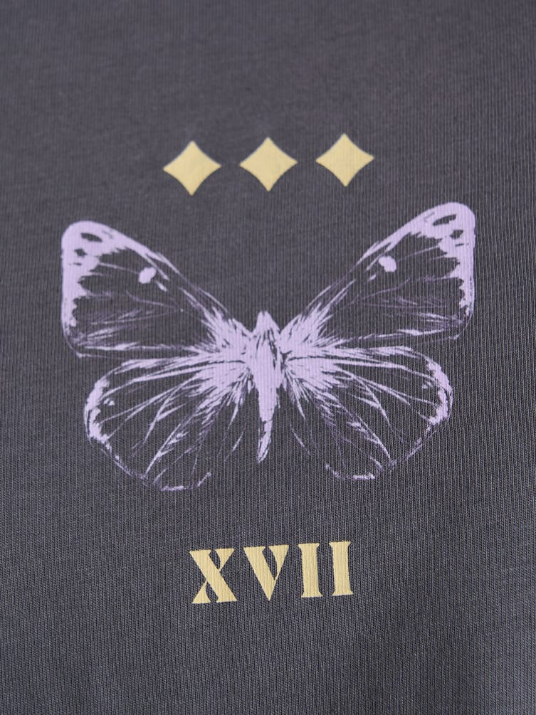 Футболка с принтом бабочек на спине