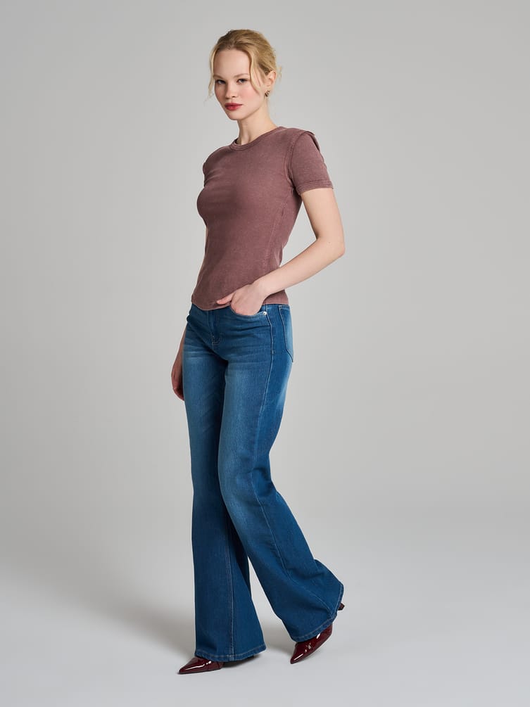 Футболка в рубчик с внешними швами