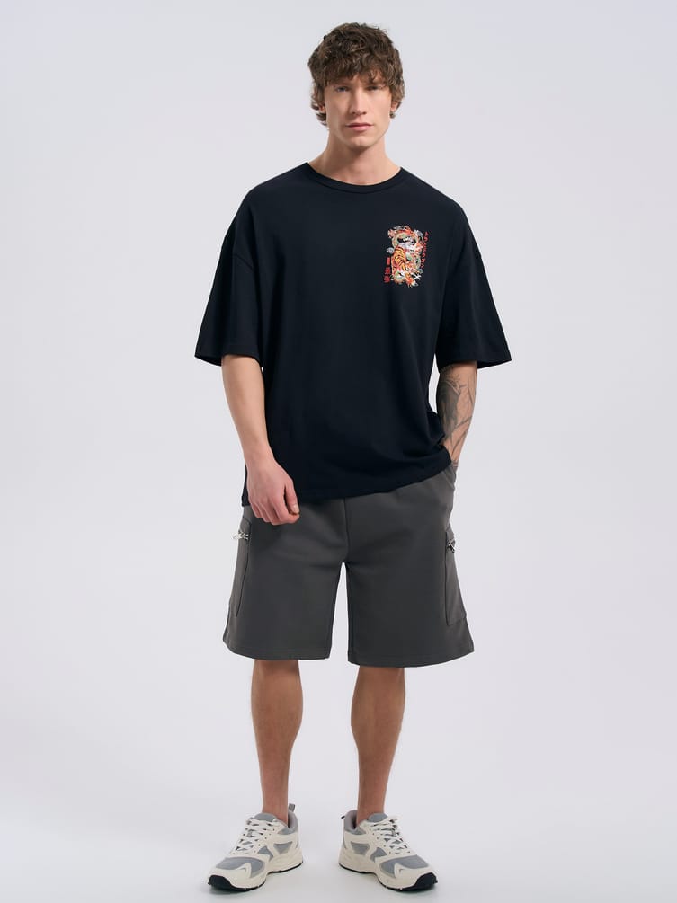 Футболка оверсайз с принтом на спине