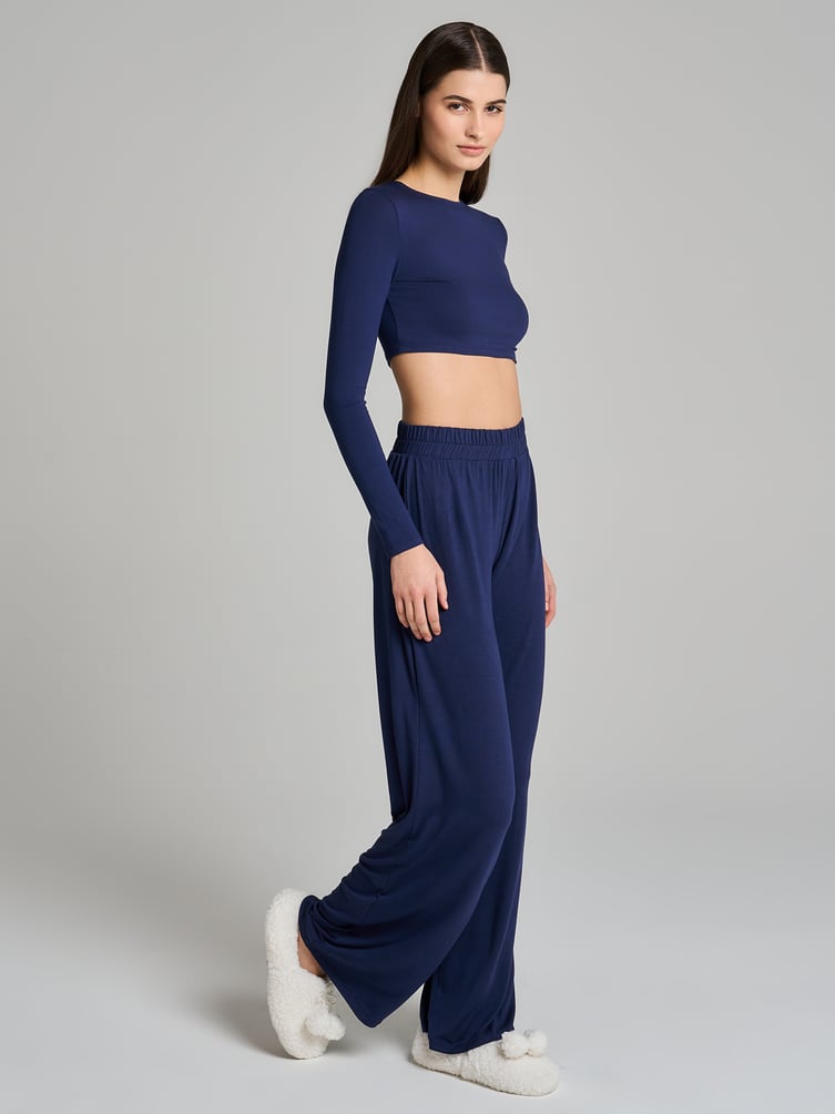 Пижама с кроп-топом и брюками