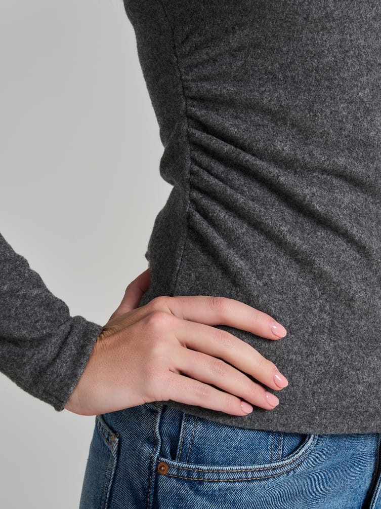 Лонгслив асимметричный с драпировкой