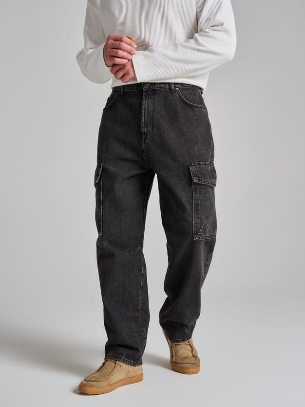 Зауженные джинсы карго с боковыми карманами