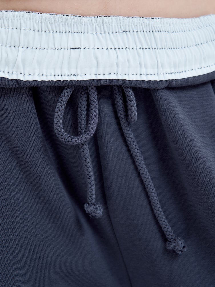 Широкие брюки оверсайз на резинке