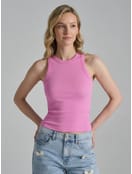 Майка в рубчик на широких бретелях