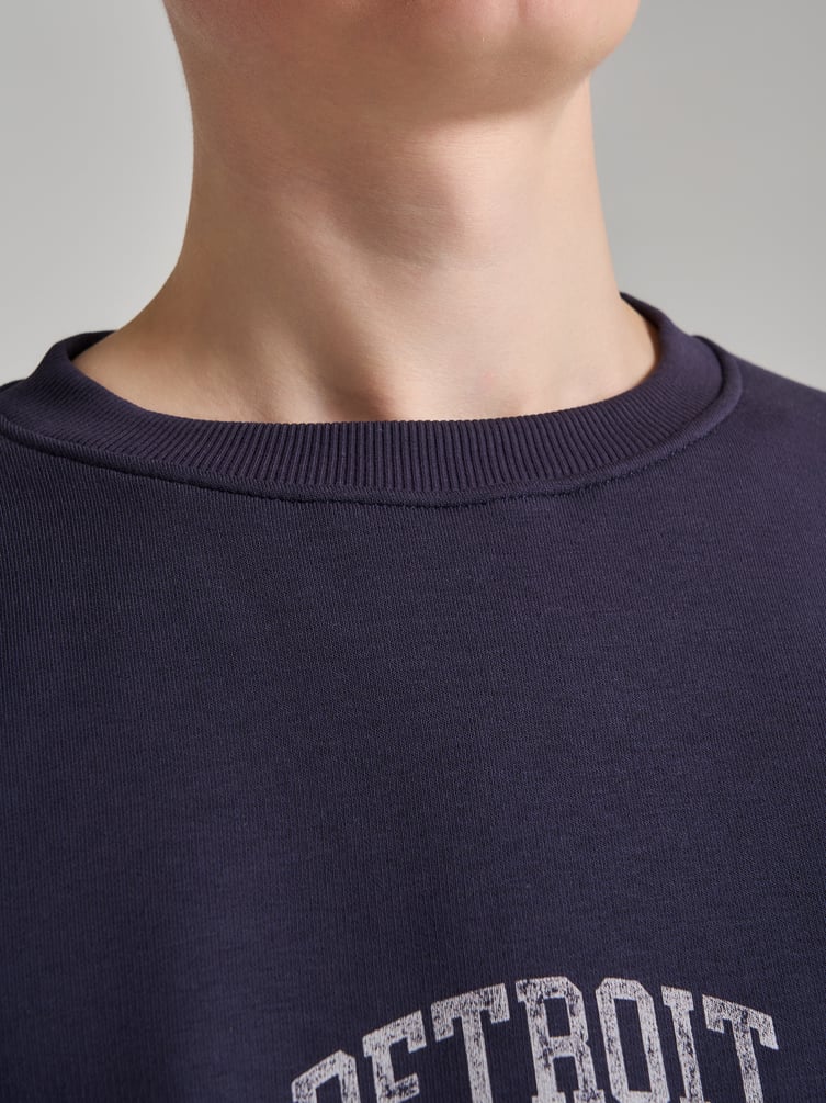 Тёплый свитшот оверсайз с надписью и начёсом