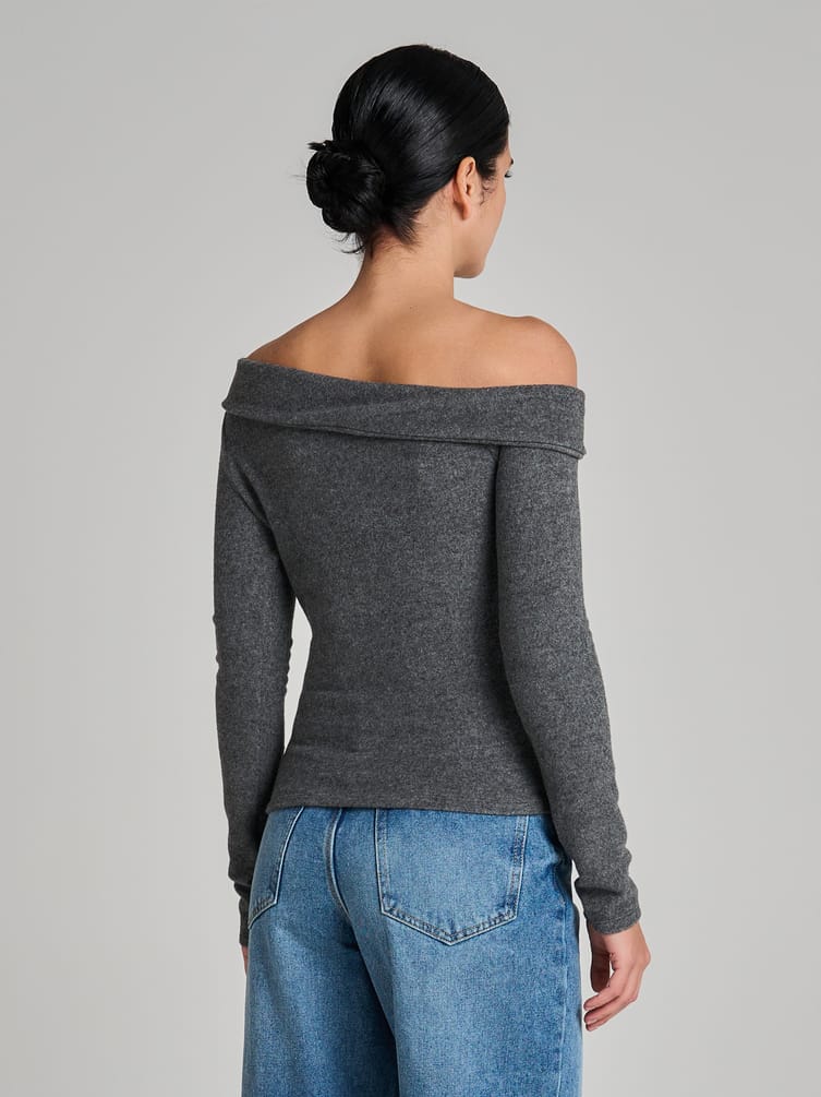 Лонгслив вечерний с фигурным вырезом