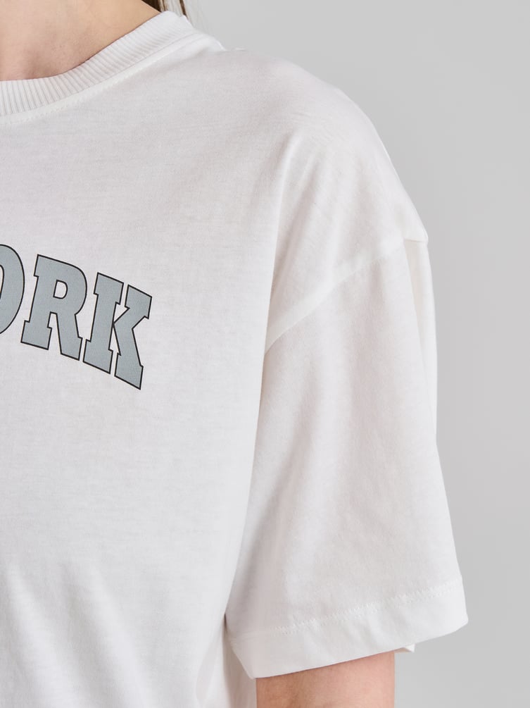 Пижама с надписью и брюками