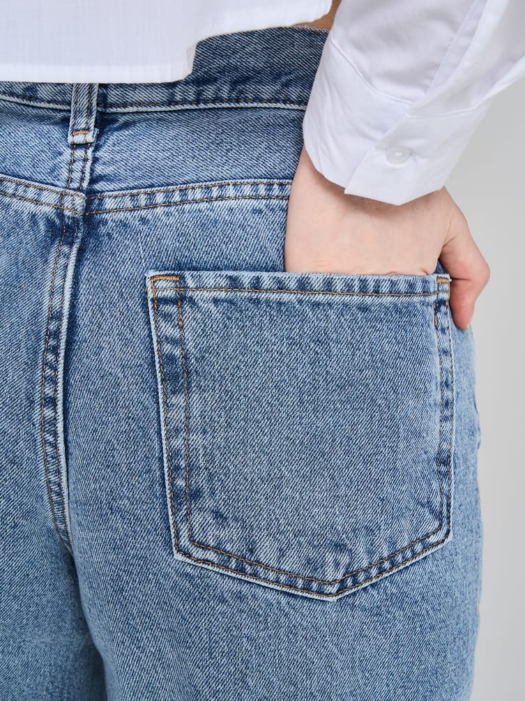 Джинсы широкие с подворотами