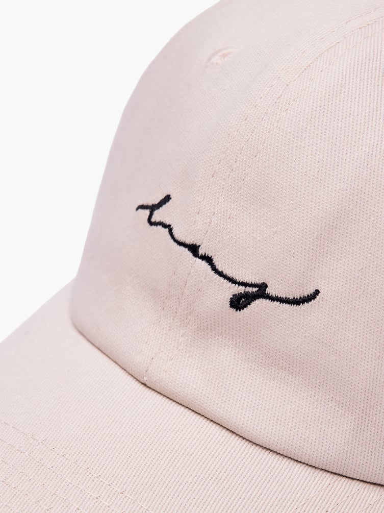 Бейсболка с вышивкой надписи