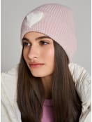 Вязаная шапка с плюшевым сердцем