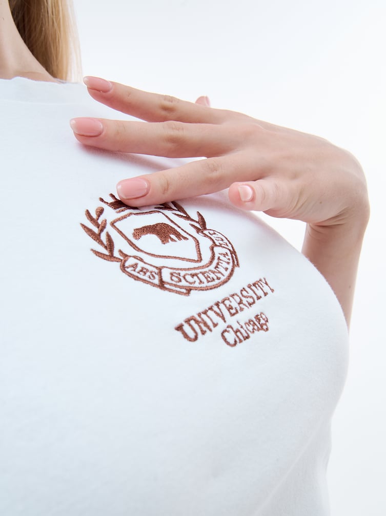 Футболка с вышивкой University
