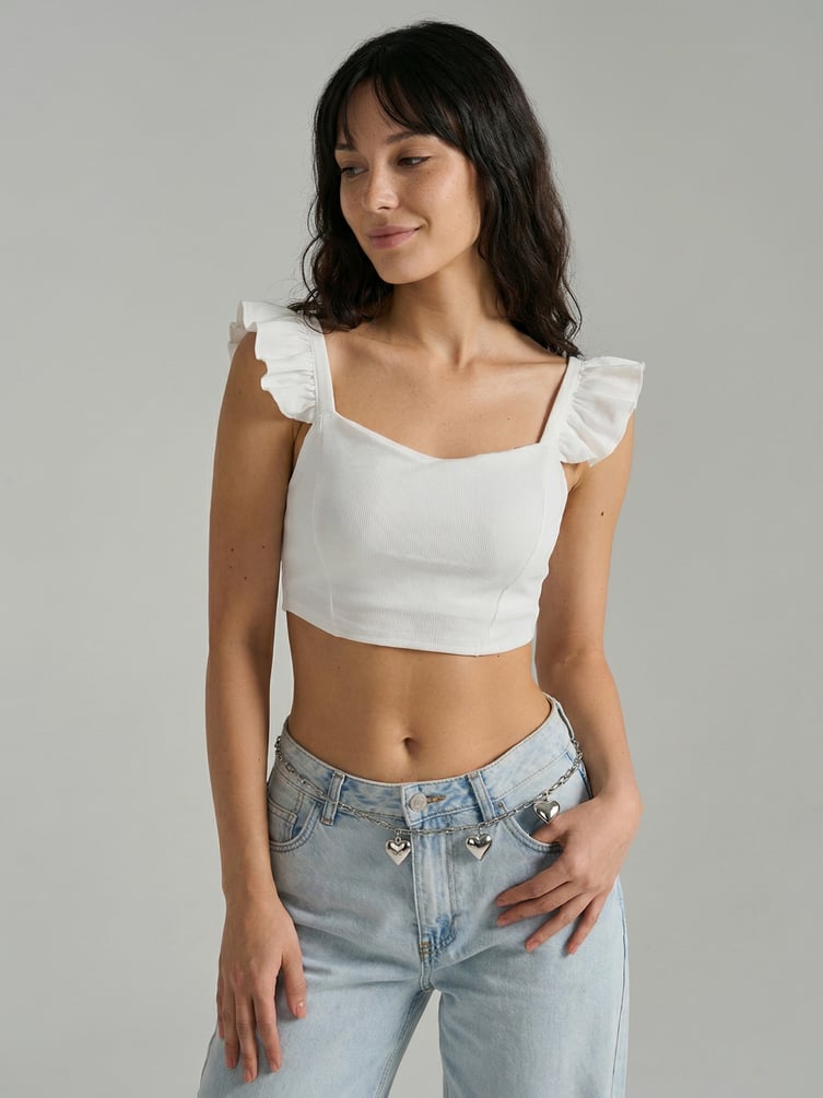 Короткий топ с оборками на лямках