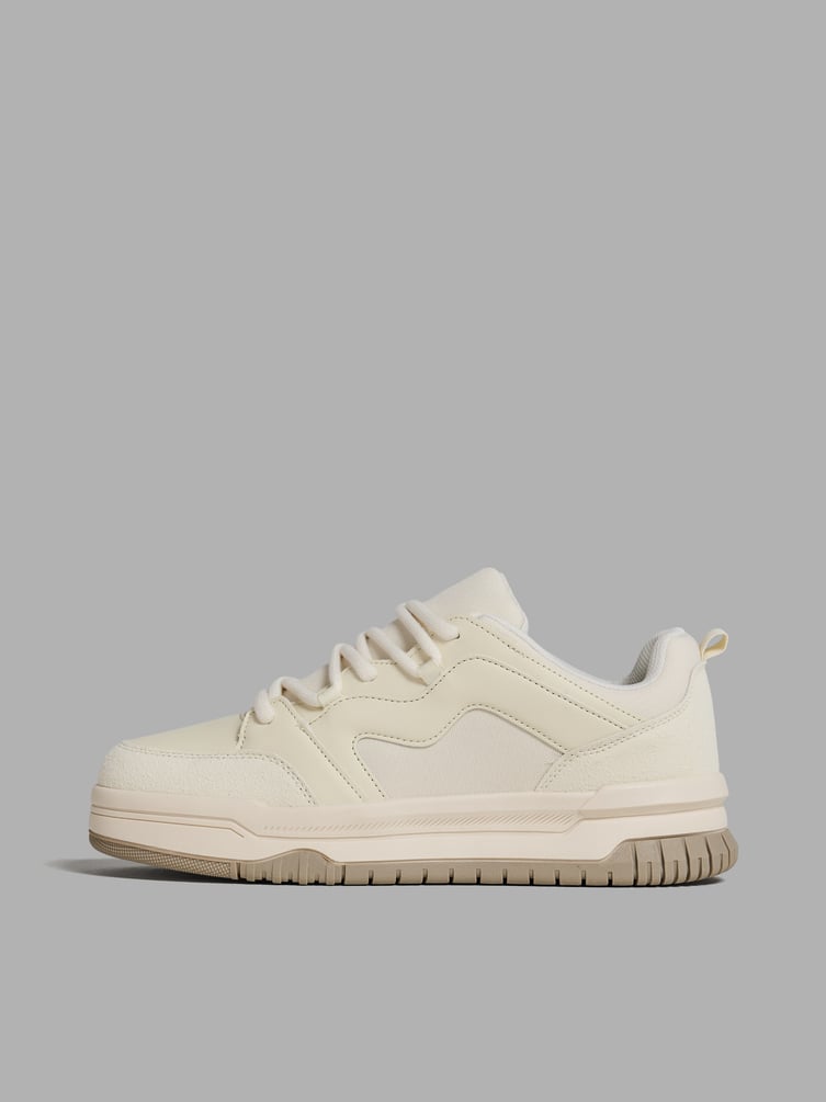 Кроссовки спортивные