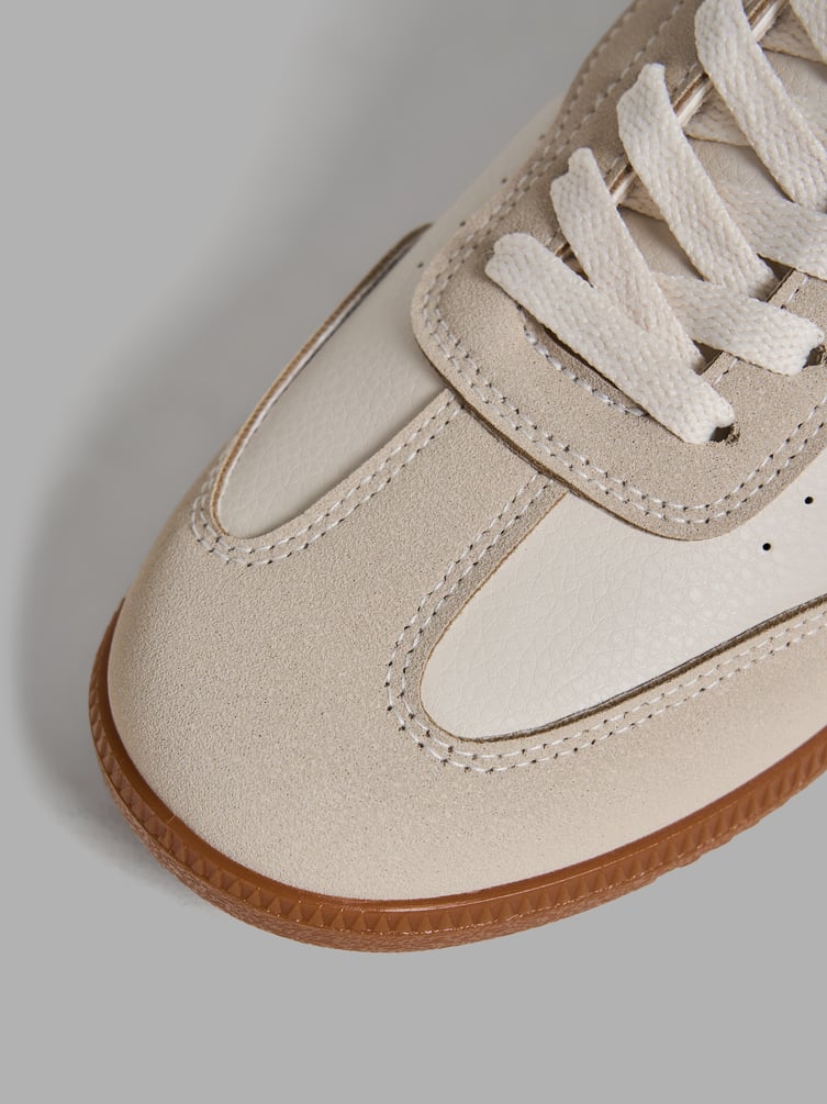 Низкие кроссовки