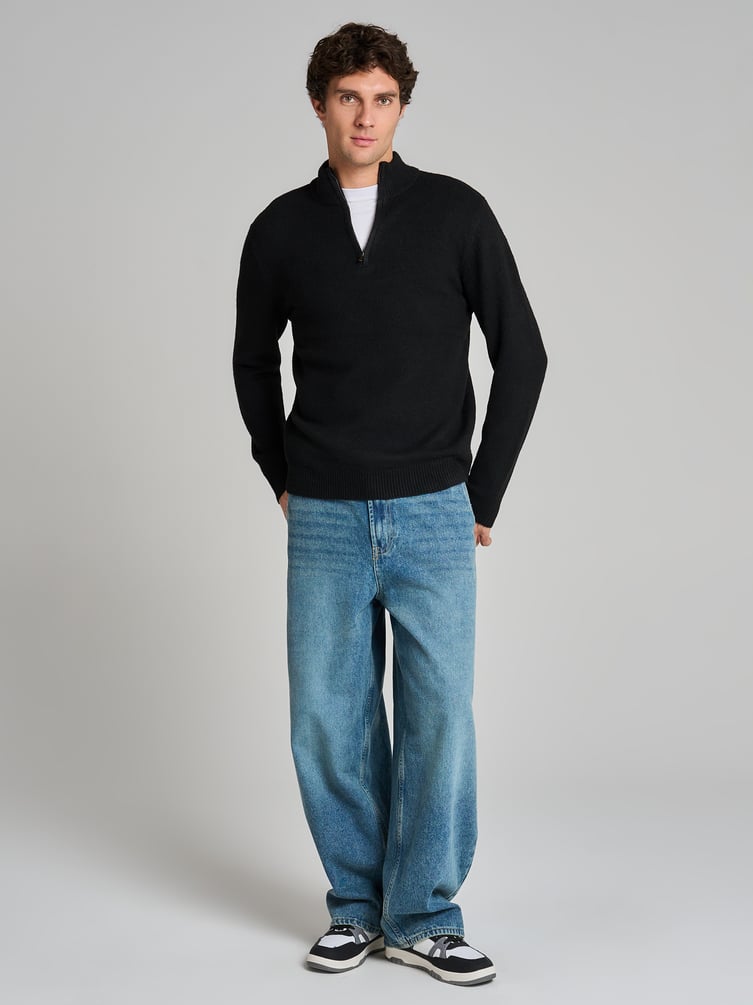 Свитер трикотажный с воротником и полузамком