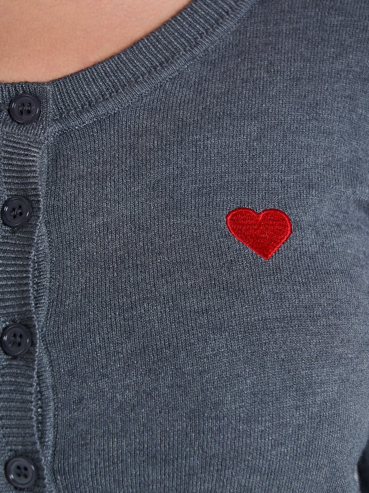 Кардиган на пуговицах с вышивкой