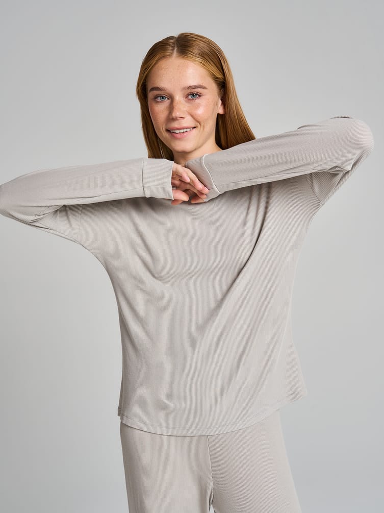 Домашний лонгслив в рубчик с длинным рукавом