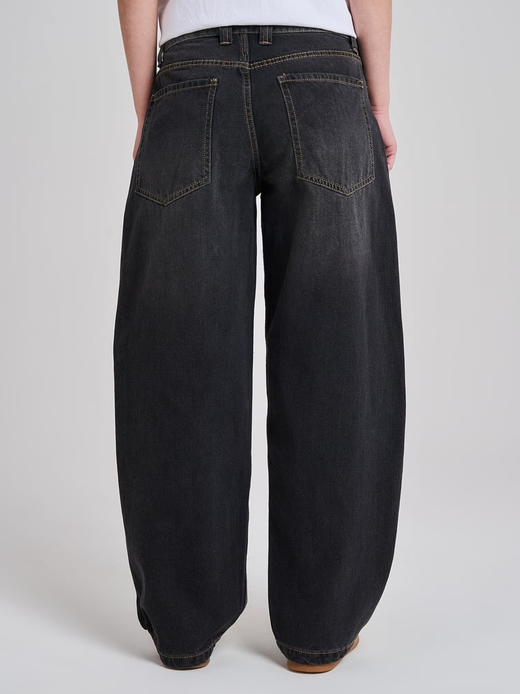 Джинсы баллоны со средней посадкой